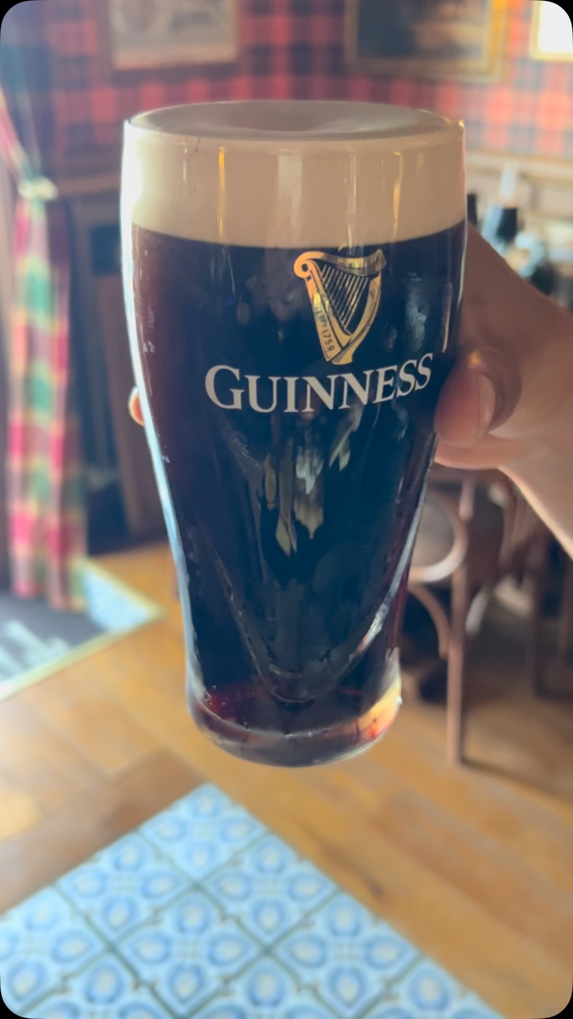 Una pinta di Guinness servita al Tipsy Lord