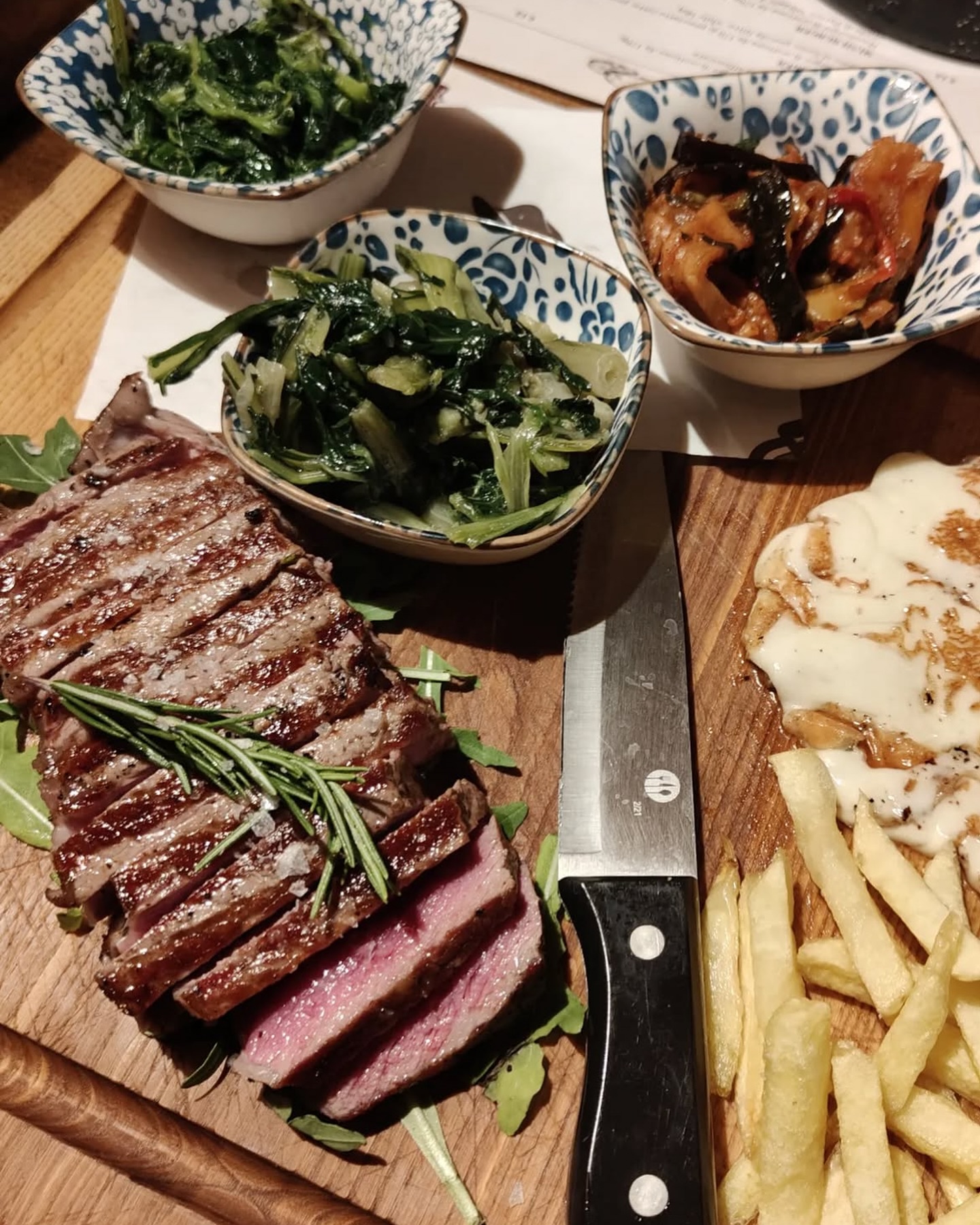 Piatto di carne e contorni del Tipsy Lord